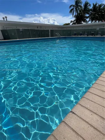 $1,900 | 6345 Collins Avenue, Unit 614, Miami Beach, FL 33141