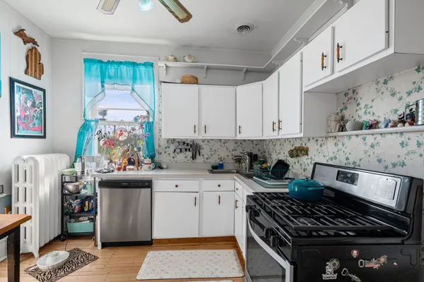 a kitchen that has a lot of cabinets in it