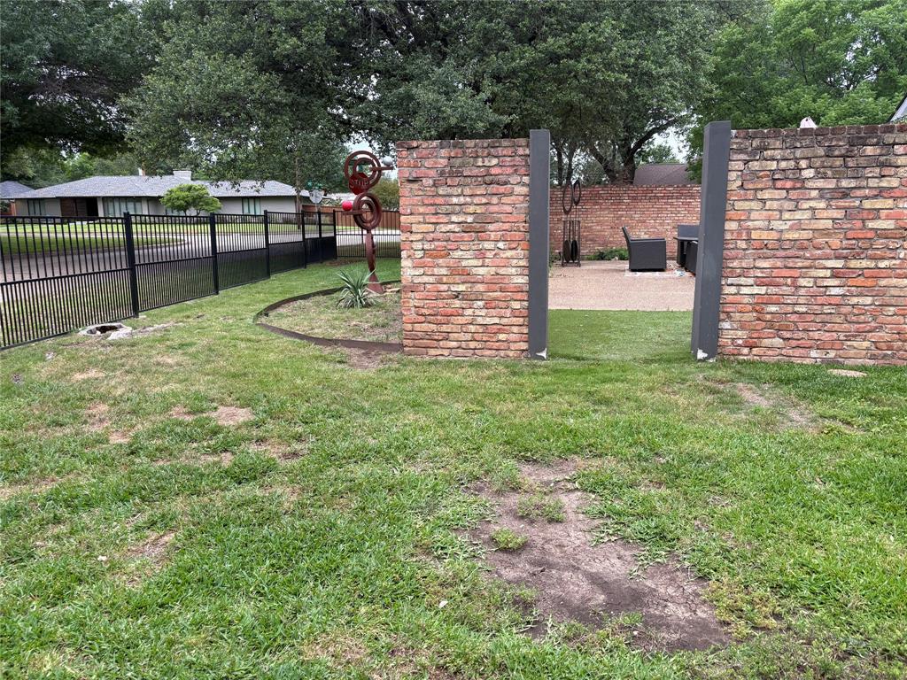 6566 Ridgeview Circle Dallas, TX 75240 - Photo 22 of 39