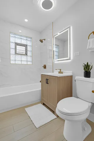 $270,000 | 2712 West Balmoral Avenue, Unit 2E, Chicago, IL 60625