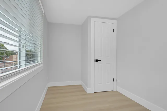 $270,000 | 2712 West Balmoral Avenue, Unit 2E, Chicago, IL 60625