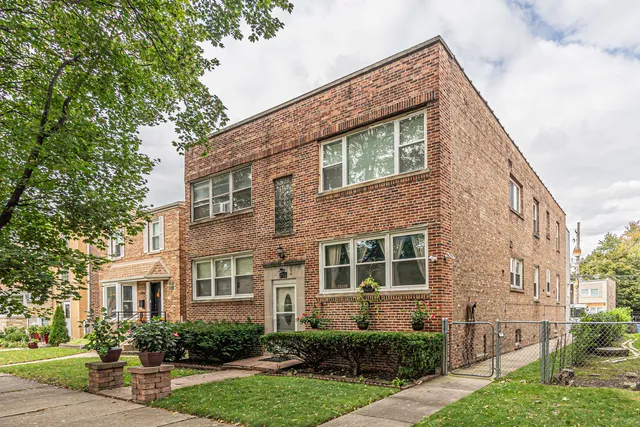 $270,000 | 2712 West Balmoral Avenue, Unit 2E, Chicago, IL 60625