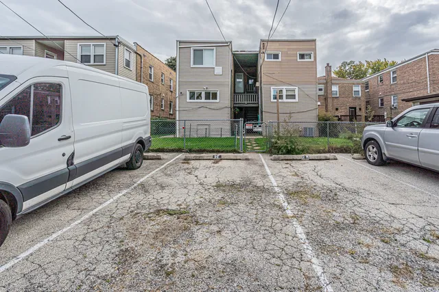 $270,000 | 2712 West Balmoral Avenue, Unit 2E, Chicago, IL 60625