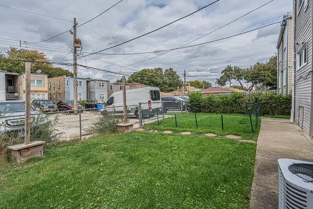 $270,000 | 2712 West Balmoral Avenue, Unit 2E, Chicago, IL 60625