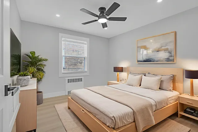 $270,000 | 2712 West Balmoral Avenue, Unit 2E, Chicago, IL 60625