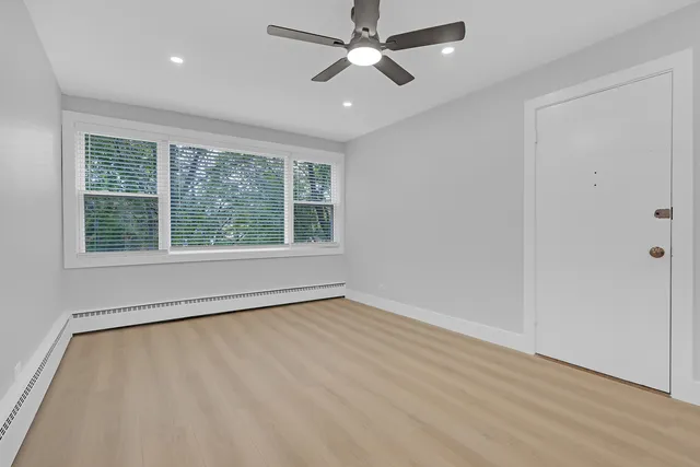 $270,000 | 2712 West Balmoral Avenue, Unit 2E, Chicago, IL 60625