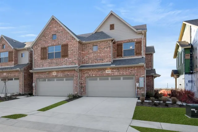 $369,900 | 4619 Hawks Trail, Oak Point, TX 75068