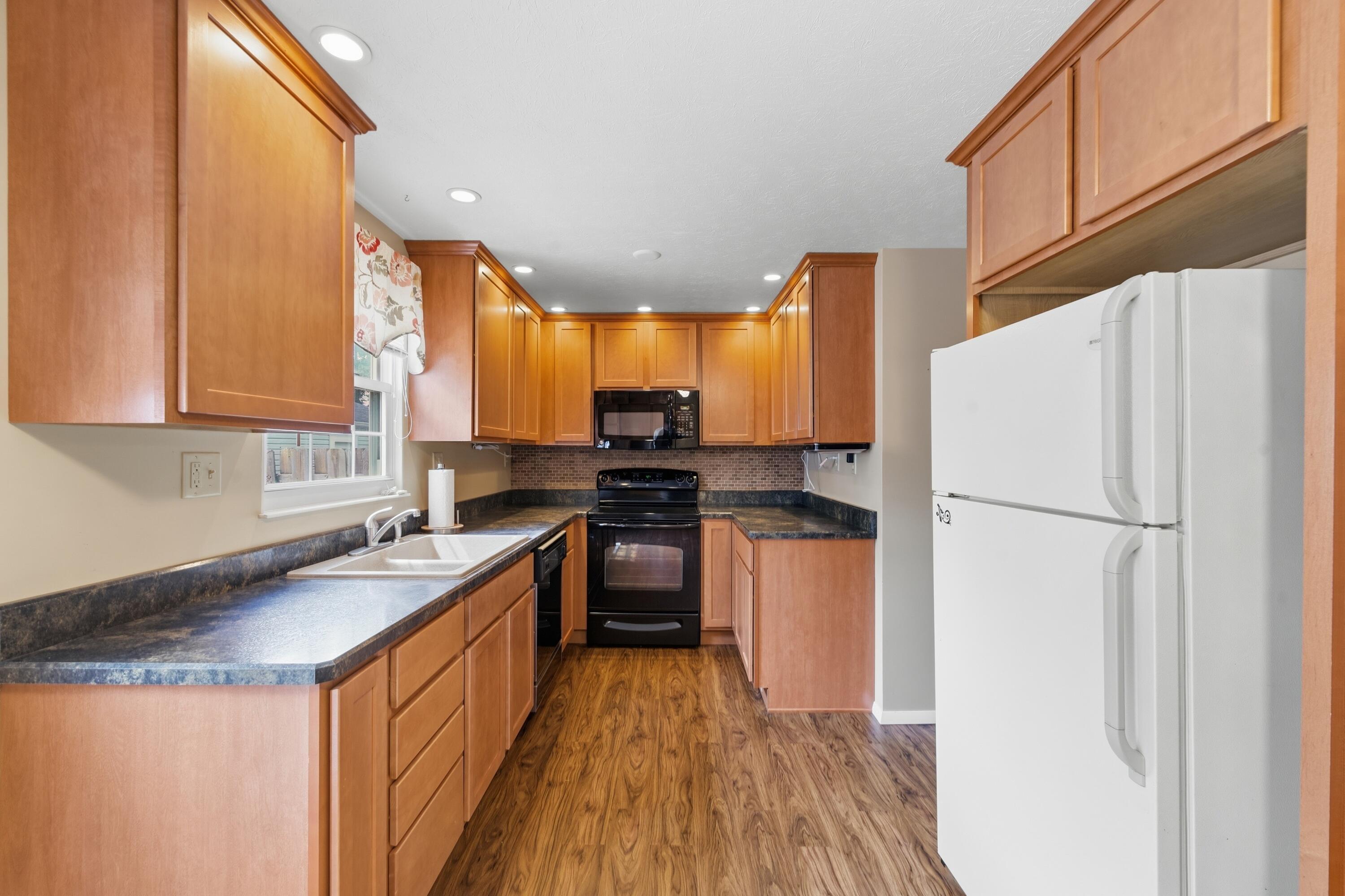 3015 Colony Lane Springfield, OH 45503 - Photo 13 of 29 Kitchen2