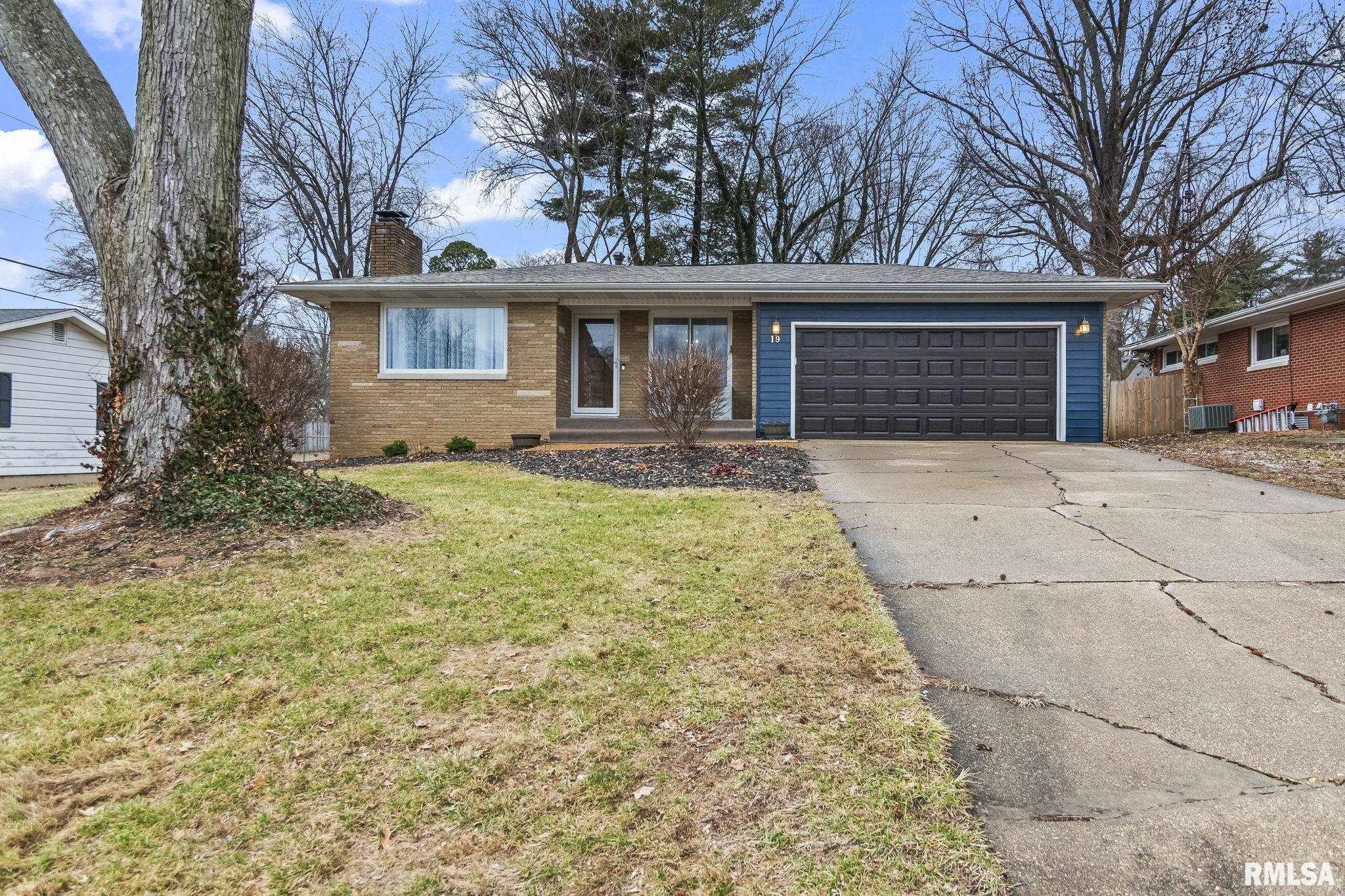 19 Circle Drive Rochester, IL 62563 - Photo 3 of 33