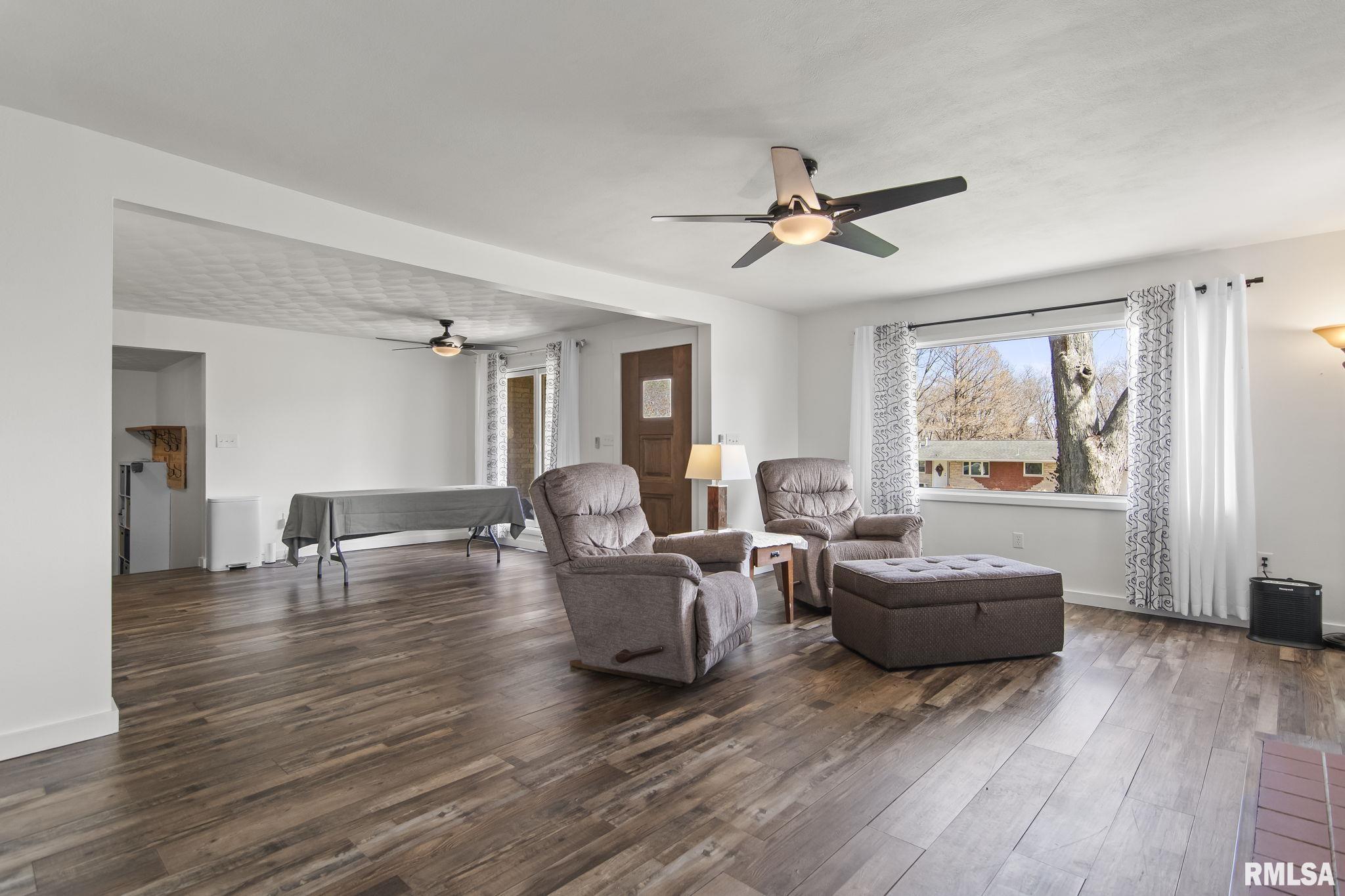 19 Circle Drive Rochester, IL 62563 - Photo 5 of 33