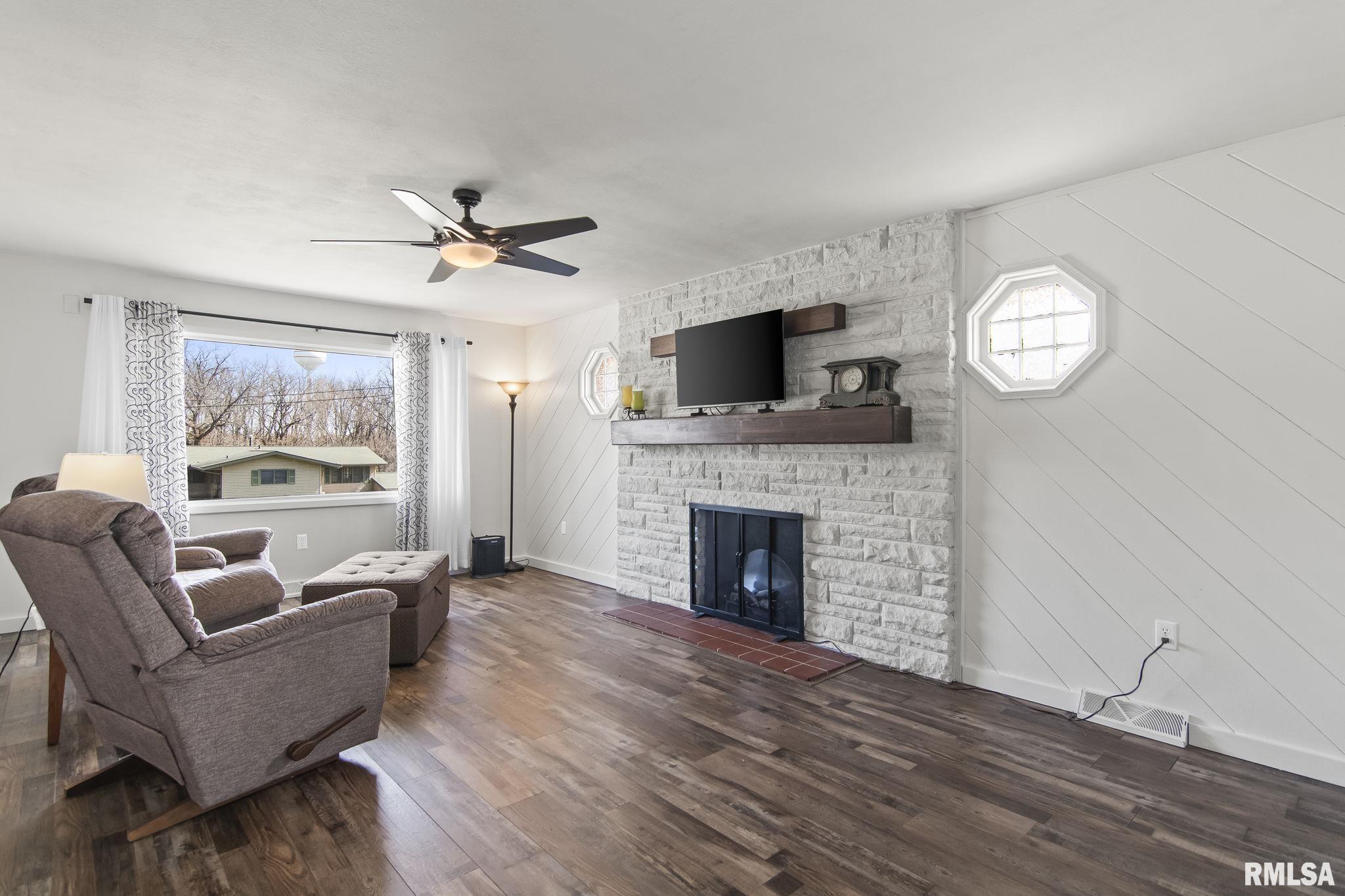 19 Circle Drive Rochester, IL 62563 - Photo 6 of 33