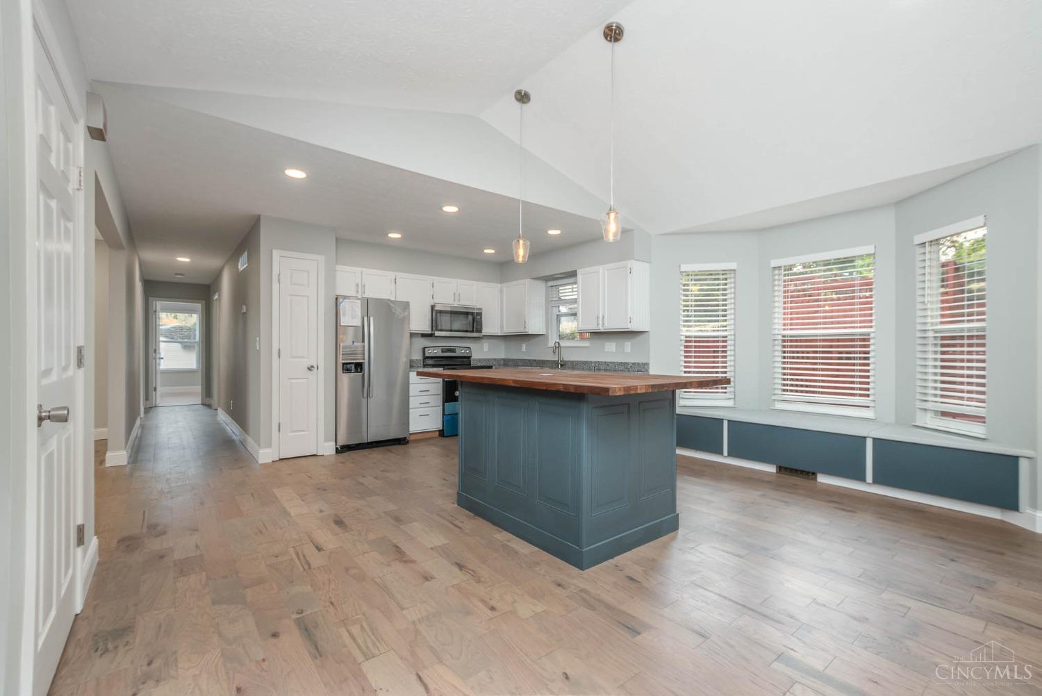 5569 Rapid Run Road Cincinnati, OH 45238 - Photo 6 of 34