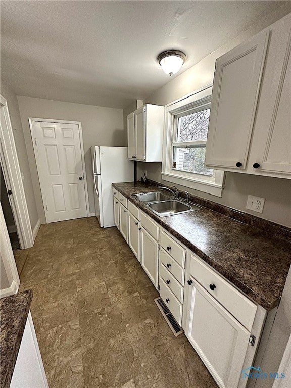 1739 Wyndhurst Road Toledo, OH 43607 - Photo 5 of 10 Kitchen