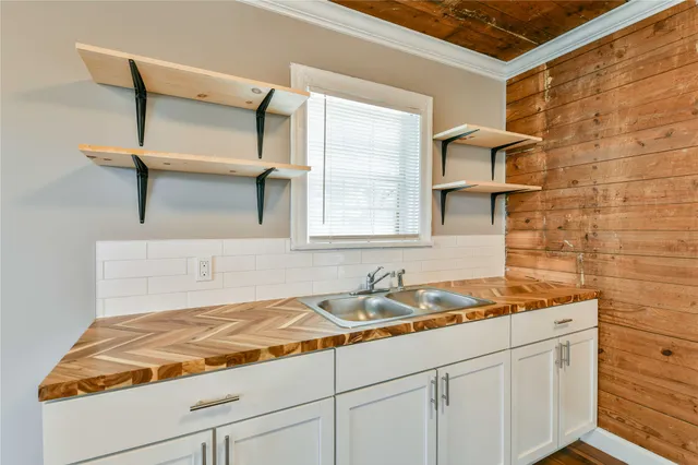 $590,000 | 4611 Schroeder Street, Houston, TX 77011