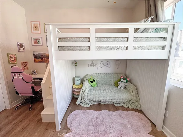 a view of entryway with workspace