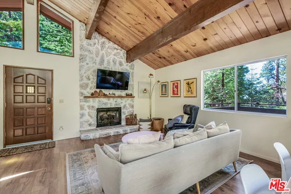 $380,000 | 2378 Rim Of The World Drive, Running Springs, CA 92382