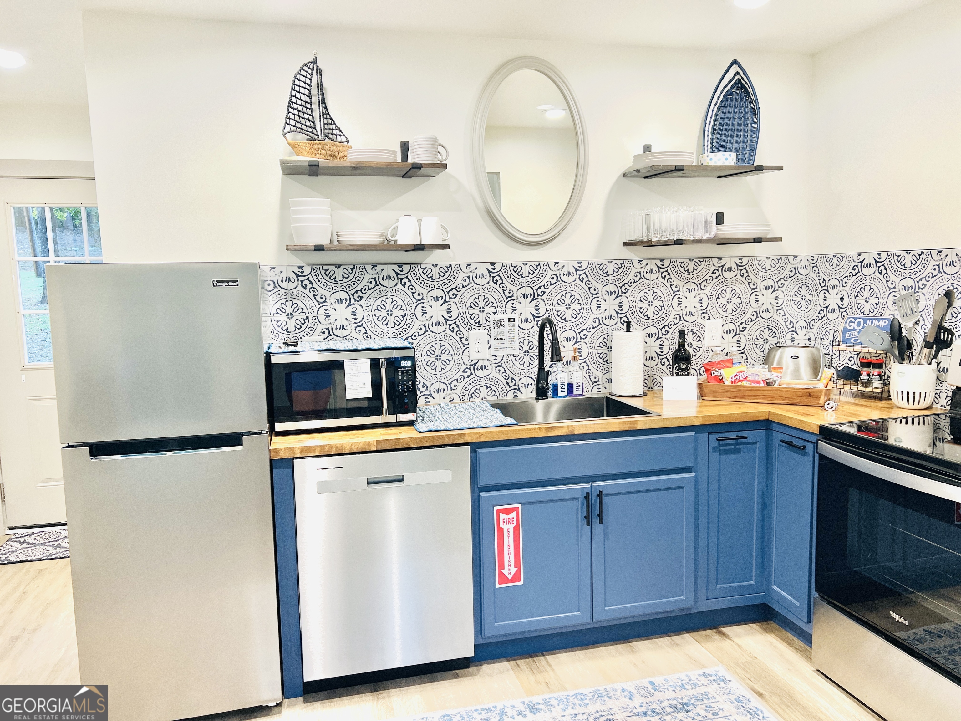 788 Lakeshore Road Martin, GA 30557 - Photo 12 of 29 a kitchen with sink a refrigerator and cabinets