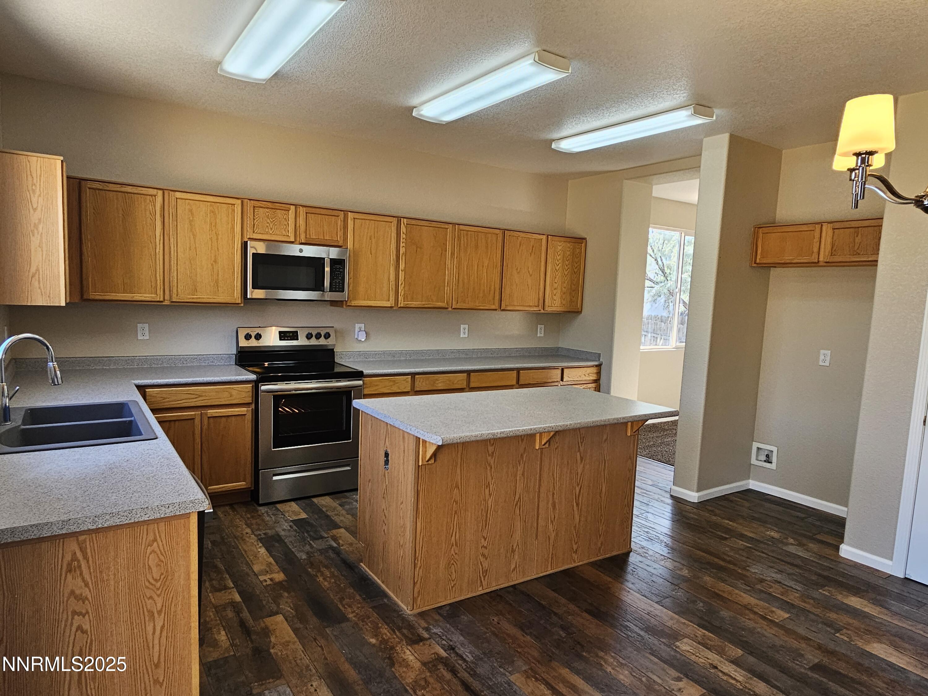 9995 Moondust Court Reno, NV 89506 - Photo 6 of 32 20250801_090034