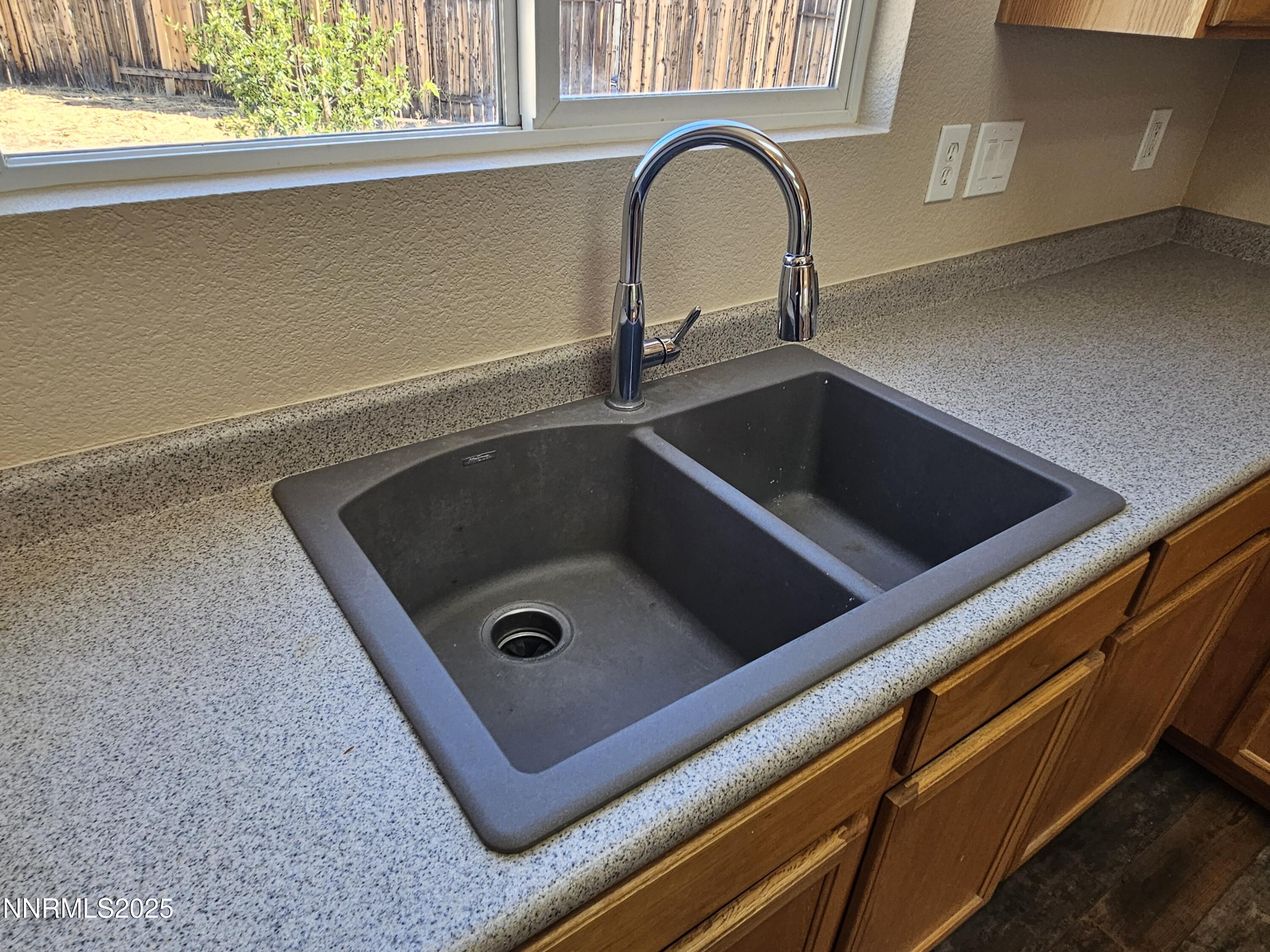 9995 Moondust Court Reno, NV 89506 - Photo 8 of 32 20250801_090044
