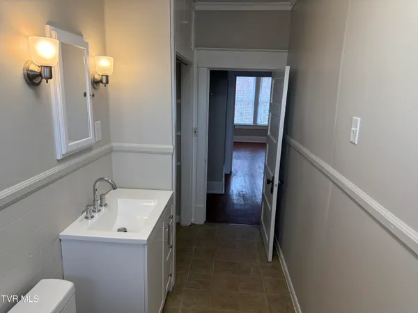 $850 | 422 West Main Street, Unit 4, Greeneville, TN 37743