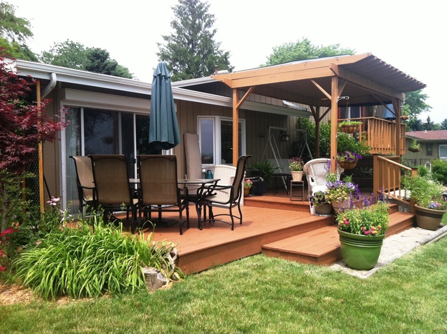 339 High Road Cary, IL 60013 - Photo 3 of 25 a view of a house with backyard sitting area and garden