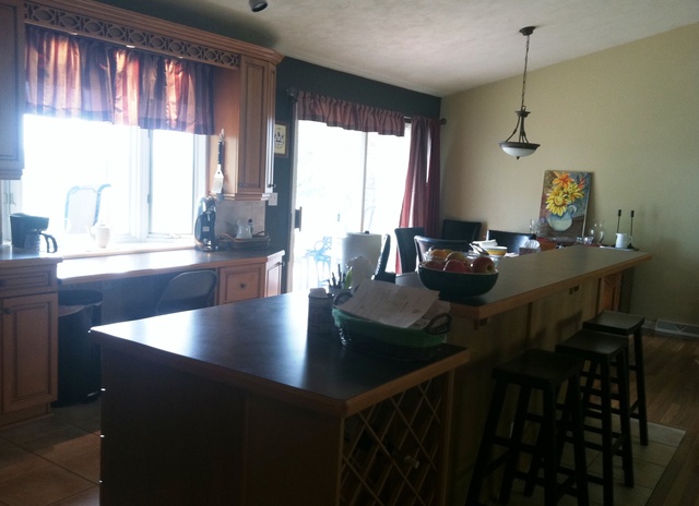 339 High Road Cary, IL 60013 - Photo 8 of 25 a dining room with table and chairs
