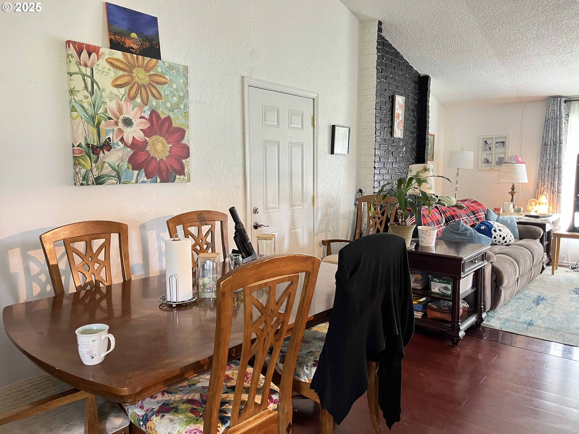2385 19th Street Florence, OR 97439 - Photo 12 of 47 a living room with furniture and wooden floor