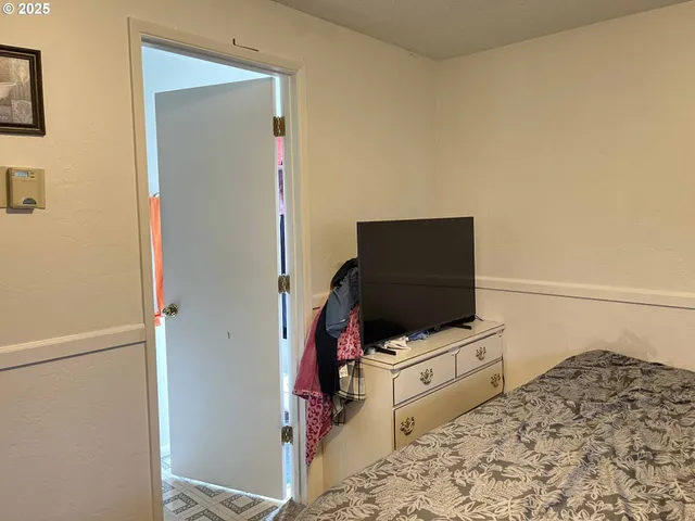 a en suite bathroom with a sink and a mirror