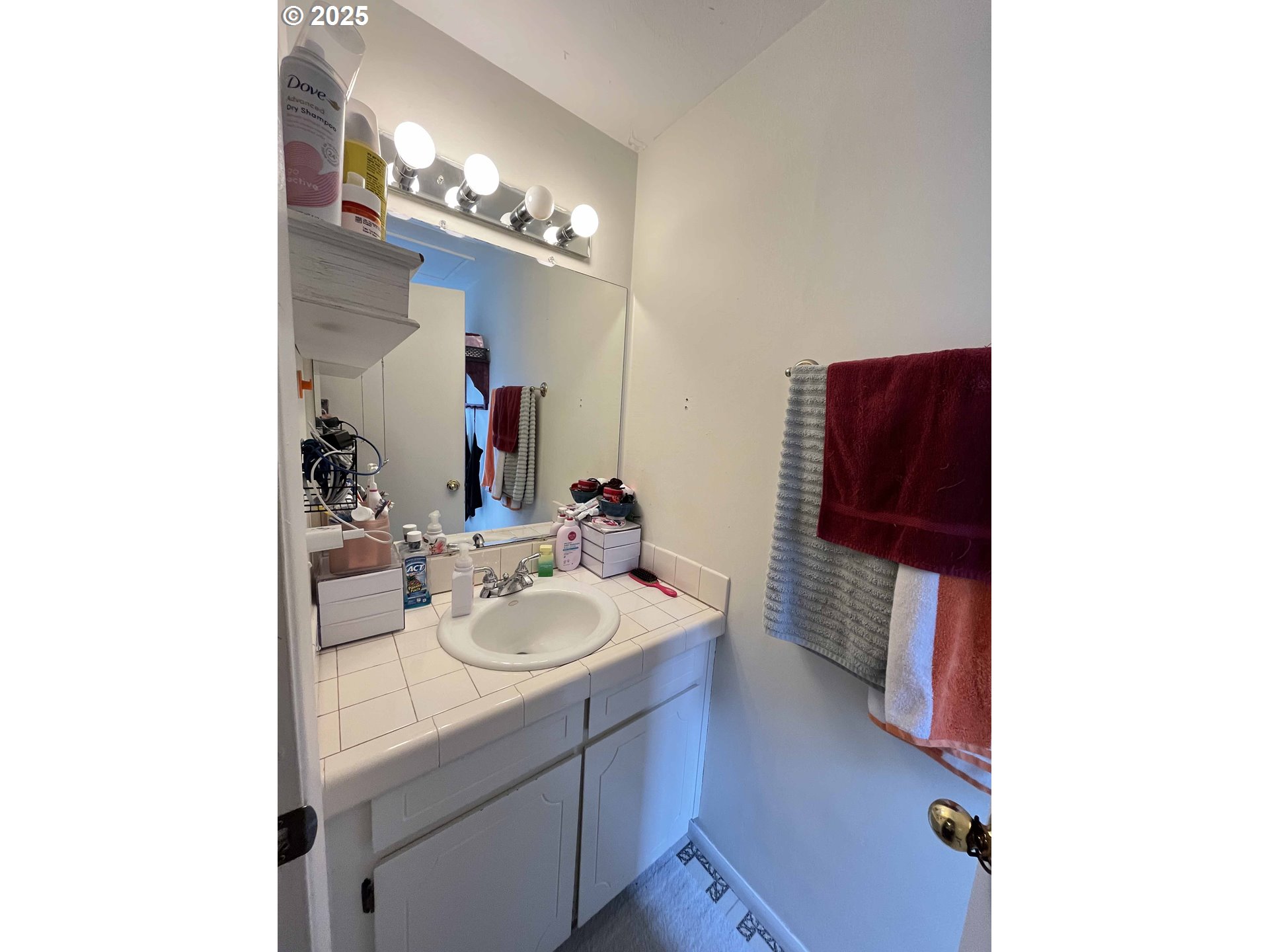 2385 19th Street Florence, OR 97439 - Photo 31 of 47 a en suite bathroom with a sink and a mirror