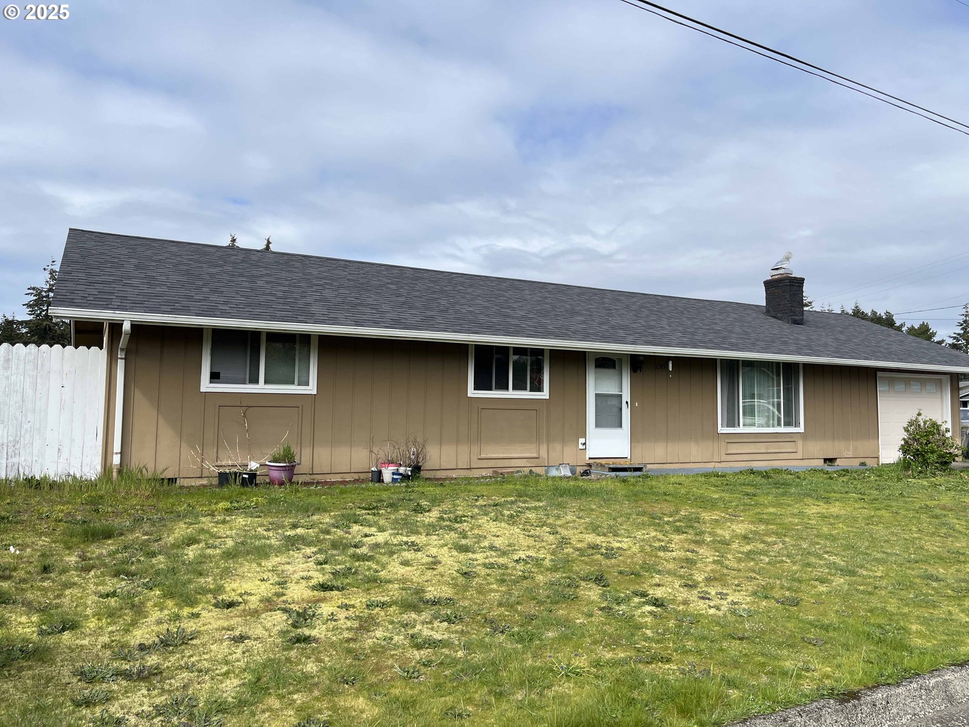 2385 19th Street Florence, OR 97439 - Photo 40 of 47 a front view of a house with yard