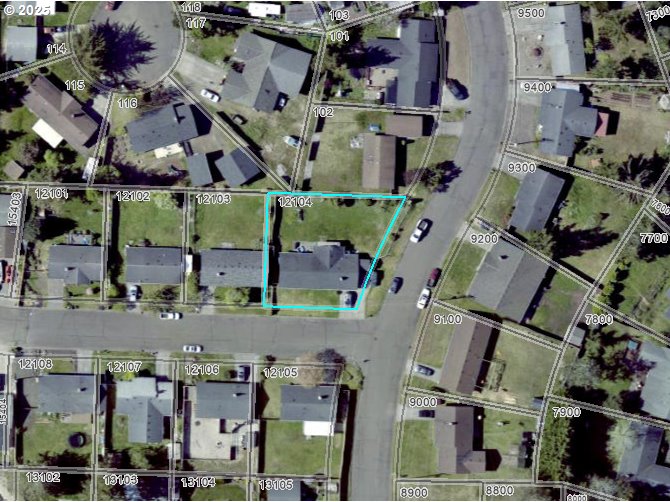 2385 19th Street Florence, OR 97439 - Photo 41 of 47 an aerial view of waterside residential apartment building