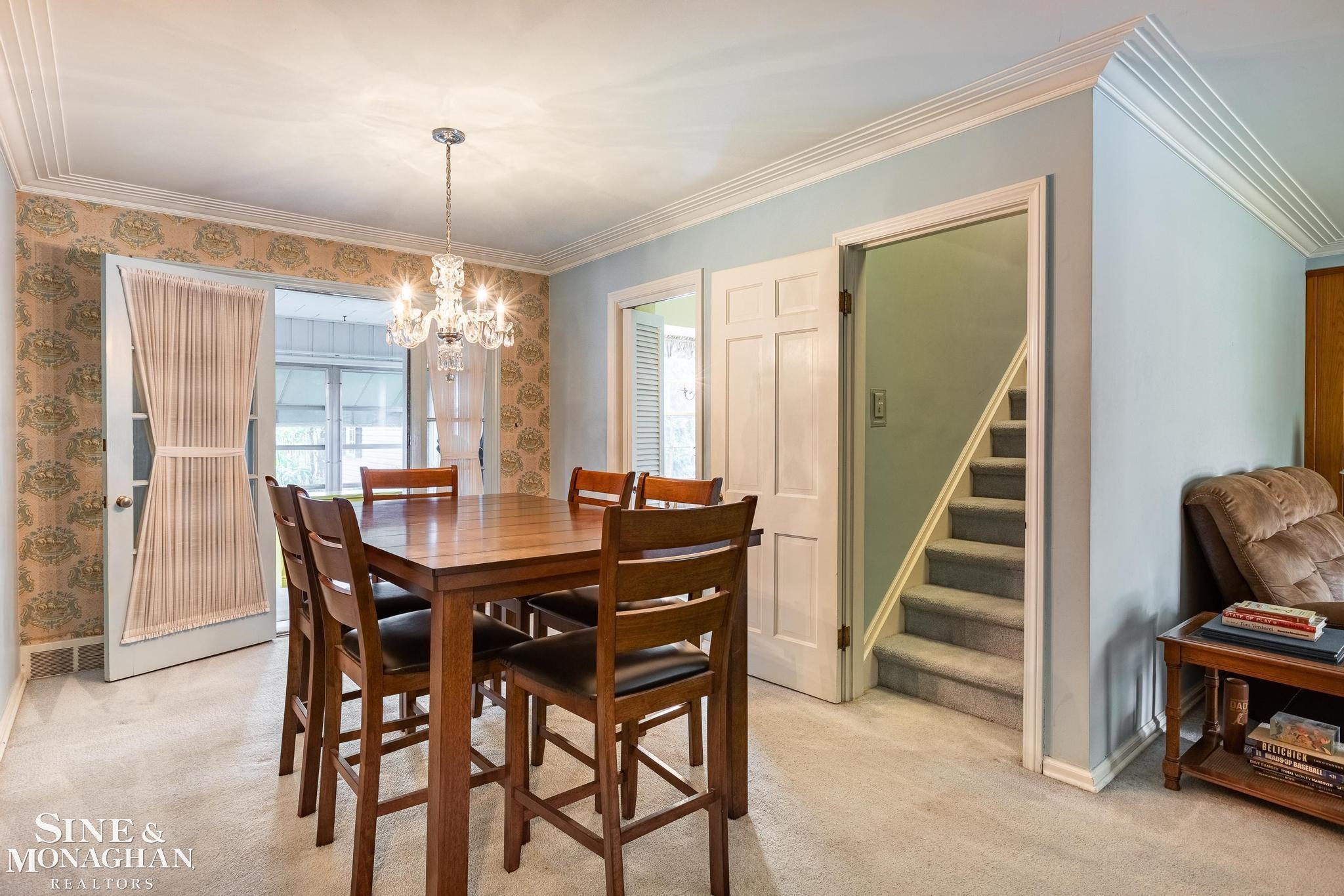 1645 Fairholme Road Grosse Pointe, MI 48236 - Photo 9 of 24 50087989-8.JPG