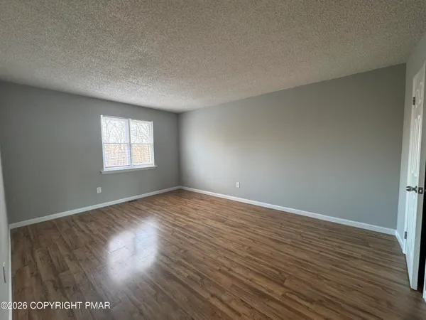 $1,850 | 35 Brookeville Terrace, Mount Pocono, PA 18344