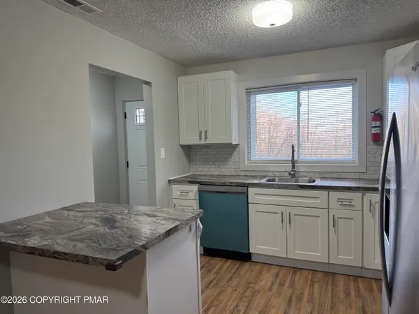 $1,850 | 35 Brookeville Terrace, Mount Pocono, PA 18344