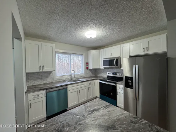 $1,850 | 35 Brookeville Terrace, Mount Pocono, PA 18344