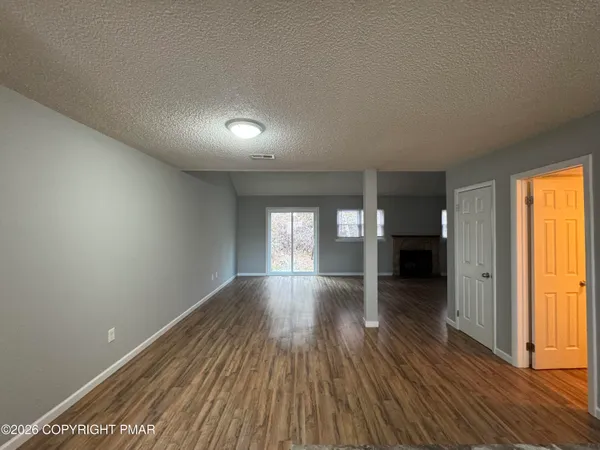 $1,850 | 35 Brookeville Terrace, Mount Pocono, PA 18344