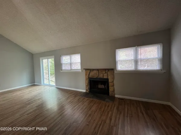 $1,850 | 35 Brookeville Terrace, Mount Pocono, PA 18344