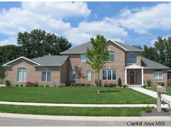 2215 Wydown Avenue Springfield, IL 62704 - Photo 1 of 9 Gallery Image 1