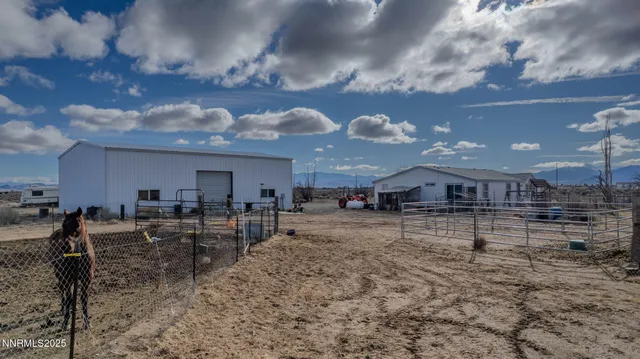 a view of a house with a dry yard