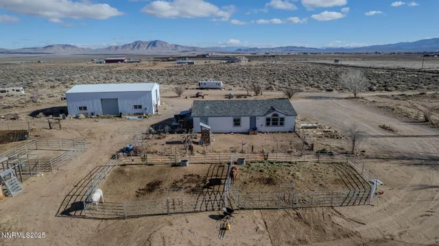 a view of a terrace with sky view