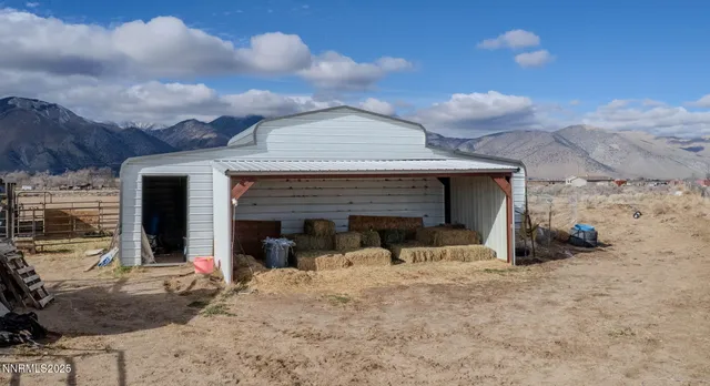 a view of a sky view