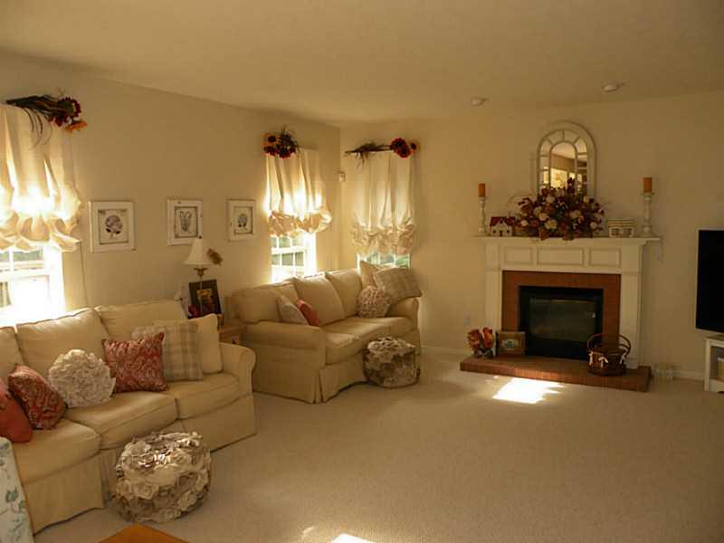 311 Buffalo Ridge Road Canonsburg, PA 15317 - Photo 11 of 25 Family Room. 311 Buffalo Ridge Road Family Room