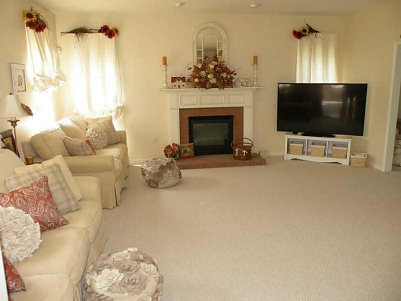311 Buffalo Ridge Road Canonsburg, PA 15317 - Photo 10 of 25 Family Room. 311 Buffalo Ridge Road Family Room