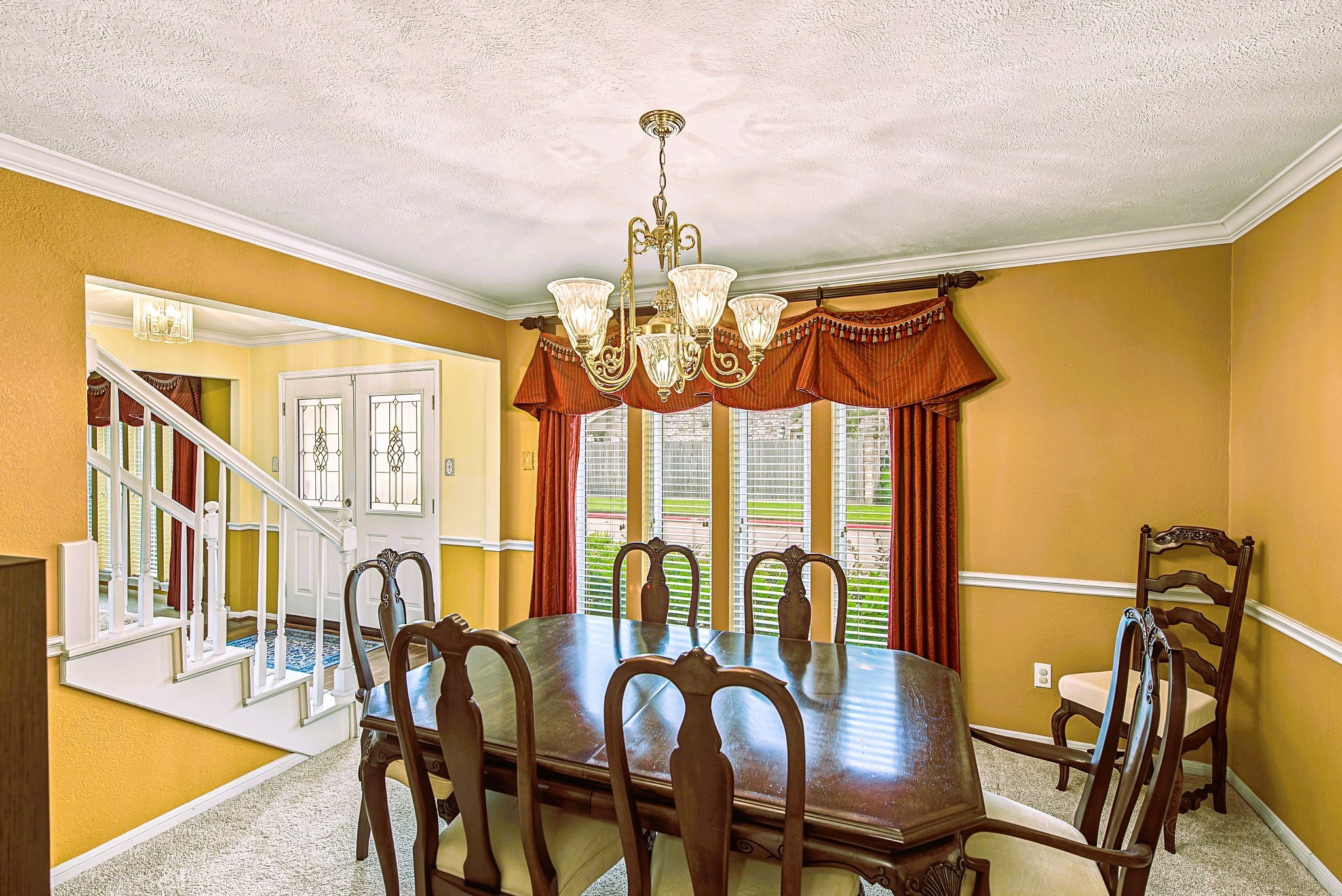 3013 Teague Road Houston, TX 77080 - Photo 7 of 37 Dining room sits just to the left of the front entry.