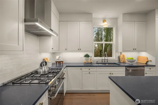 $2,088,888 | 10606 Northeast 54th Street, Kirkland, WA 98033