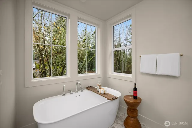 $2,088,888 | 10606 Northeast 54th Street, Kirkland, WA 98033