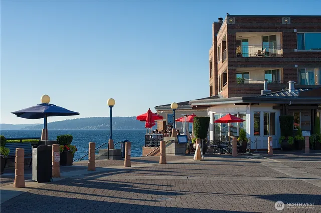 $2,088,888 | 10606 Northeast 54th Street, Kirkland, WA 98033