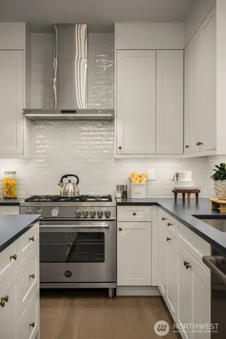 $2,088,888 | 10606 Northeast 54th Street, Kirkland, WA 98033