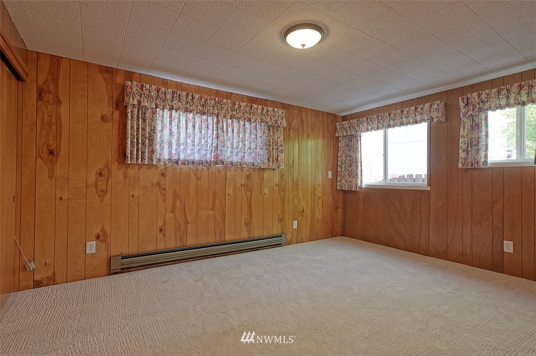 2017 Vernon Road Lake Stevens, WA 98258 - Photo 21 of 25 an empty room with windows