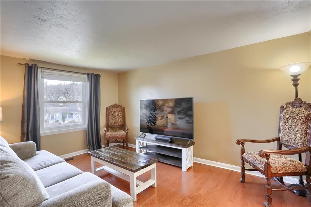 132 Fox Run Road Cranberry Township, PA 16066 - Photo 3 of 25 Gallery Image 3